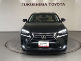 スポーツギアとしてアグレッシブな印象を強調するフロントフェイス!スピンドルグリルの周りに、つなぎ目の無いサテンメッキモールを採用。SUVとしての力強い塊感を表現しています!