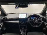 シンプルながら機能性あふれる運転席周りです。使いやすいスイッチ類の配置によりとても運転しやすいですよ。