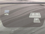 【i-ACTIVESENSE】走行中に前方の車両等を認識し、衝突しそうな時は警報とブレーキで衝突回避と被害軽減をアシスト。より安全にドライブをお楽しみいただけます。