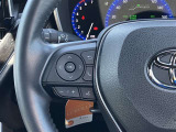 ステアリングスイッチ付きで運転中、前方から目線をそらすことなく、オーディオ等の操作が可能です!