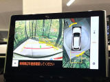【パノラミックビューモニター】専用のカメラにより、上から見下ろしたような視点で360度クルマの周囲を確認することができます☆死角部分も確認しやすく、狭い場所での切り返しや駐車もスムーズに行えます。