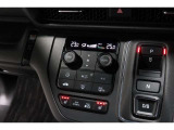 運転席と助手席の温度設定の変更が可能な左右独立タイプのデュアルエアコンです♪♪♪暑がりな人・寒がりな人も誰もが車内を快適にお過ごしいただけます♪♪♪
