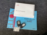 メンテナンスノート【整備記録簿】、取説も揃っています。スマートキーはバッグなどにしまったままボタン操作でエンジンの始動・停止ができて大変便利です。