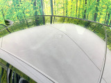 【ガラスルーフ】ガラスルーフ搭載で車内の解放感が一気にアップ!開放的なドライブをお楽しみいただけます。