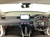 【前方視界】開放的な前方視界!運転がしやすく疲れにくいです♪窓が大きく、見通しがとっても良いおクルマですよ♪