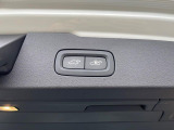 【パワーバックドア】スマートキーや運転席のボタンを押すだけでリアゲートが自動で開閉します!荷物を持っている時や、高い位置にあるバックドアを閉める際に便利な機能です。
