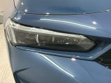 LEDヘッドライトは、点灯の瞬間から最大光量を発揮し、突然暗くなるトンネルなどでの安定感を高めます。