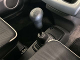 5速MT車両です。