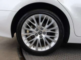 純正18インチアルミ!タイヤサイズは235/45R18です