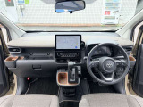 カーキを基調とした内装です!
