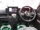 運転席はご覧の通り。