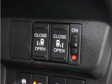◆両側電動スライドドア◆狭い駐車場でも乗り降りが楽々♪お子様が隣の車にドアを当ててしまう心配もございません!小さなお子様連れの方もこれで安心。