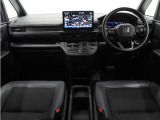 ◆視界広々で非常に運転しやすくロングドライブでも疲れを感じさせないすっきりとまとまったインパネ周りです。