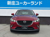 凛とした表情のフロントマスクが、自信に満ちた走りを感じさせます。The dignified front face inspires confident driving.