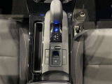 【電動パーキング】ボタンひとつでパーキングON。女性の方や運転に慣れていない方にも安心.