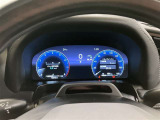とっても見やすいメーターです。夜間時はラグジュアリーな気分にさせてくれる照明が魅力ですので、夜のドライブも楽しみになりますよ♪