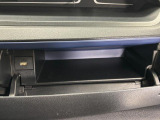 運転席側のインパネアッパーボックスは嬉しい収納!USBソケット付きでスマホの充電もできます!