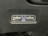 ハンドルの左下にETCがついています。高速道路の料金所の通過も楽々です。 カードの取り出しもしやすい場所についています。