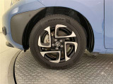 機敏さを引き立てる純正アルミ 185/65 R15 装着!