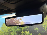 【デジタルインナーミラー】後席の大きな荷物や同乗者で後方が確認しづらい時でも安心!カメラが撮影した車両後方の映像をルームミラー内に表示。クリアな視界で状況の確認が可能です!