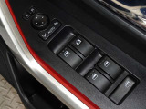 電動格納式ドアミラー・パワーウインドウを装備しています。