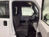 フィット感のあるシート。しっかりと支えてくれるので、長時間の運転を快適にサポートしてくれます。