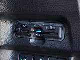 【両側電動スライドドア】ボタンを押すだけで両側のスライドドアの開閉が可能。もちろんキーからの操作も可能。お子様を抱いている時・両手いっぱいの荷物を持ってる時など非常に役立ちます。