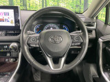 【純正革巻きステアリング】上質な革を使用することで、手にしっかり馴染みとても運転しやすいハンドルです♪