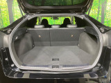 積み下ろしのしやすいデッキにはたっぷりと荷物を積み込んでいただけます。遊びから仕事まで、様々なシーンで頼れます♪