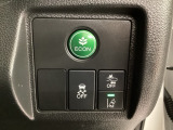 衝突の危険がある時に警告してくれる衝突軽減ブレーキ。車線を外れそうな時に警告し、ステアリング制御してくれる路外逸脱制御機能搭載!
