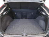 普段のお買い物や通勤、送迎等に十分な荷室スペースを確保しております。セカンドシートを倒すと、大きな荷物の積載も可能です。