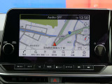 一枚岩のようなデザインのメーカーオプションナビは9インチの大画面に加えて、Bluetooth接続・HDMI端子・Apple CarPlayワイヤレス接続・スマホのワイヤレス充電など多数の機能が満載です!!