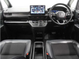 ◆視界広々で非常に運転しやすくロングドライブでも疲れを感じさせないすっきりとまとまったインパネ周りです。