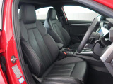 Audi車はどの車種も全てレザーハンドルです。そこにはAudiのこだわりがあり質感の高いレザーでしっかりと手に馴染み、高級感を演出します。