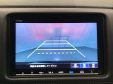 バックでの車庫入れも安心です! リアカメラが付いているバックモニター付のナビを装備しております。操作線もついており距離感も画面から確認できます。