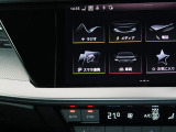 スマートフォンとAudiをUSBケーブルを介し接続。AppleのCarPlayやAndroid Autoのアプリを通じて、スマートフォンのコンテンツをMMIディスプレイに表示します。