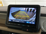 リバースギアに入れるだけで後方の表示へ切り替わります。夜間や雨の日の駐車も楽になりますよ。