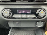車内の温度管理がワンタッチで簡単に出来るのがオートエアコンです。これでいつでも快適ドライブが出来ますね!