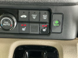 運転席/助手席シートヒーターで寒い日もすぐに温かくなり快適に過ごせます。2段階の温度調整が可能です