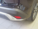 コーナーセンサーを車の前後に装備。障害物までの距離に応じて警告音を変えてお知らせ。縦列駐車時や駐車場・車庫などでの取り回しをサポートします。詳細は販売店スタッフまでおたずねください。