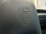 オプション設定のポルシェクレストエンボス加工ヘッドレスト