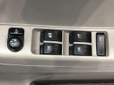 パワーウィンドは今や当たり前の機能ですが、無いと困る機能です。運転席からの操作で、全席の窓を振るオープンにしたり、フルクローズが可能です。