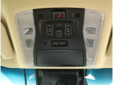 デュアルパワースライドドア&パワーバックドア装備!運転席周りのスイッチひとつで各ドアを自動で開閉でき楽々スムース♪スマートキーを携帯していれば、スイッチを押すだけで解錠&ドアオープンできます♪