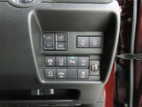 両側電動のスライドドアで楽々スムース!運転席からも開閉の操作もできます♪キーのスイッチひとつで自動開閉できる便利な機能もついてます♪