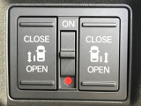 【両側スライドドア】駐車場で隣の車との間隔が狭く乗りにくい時、スライドドアなら安心!ドアオープン時も幅を取らず、開口部が広いので乗り降りがとっても簡単です。大きな荷物の出し入れも後席から可能♪