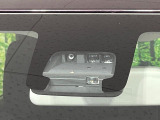 【スズキ セーフティサポート】走行中に前方の車両等を認識し、衝突しそうな時は警報とブレーキで衝突回避と被害軽減をアシスト。より安全にドライブをお楽しみいただけます。