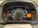 デジタル表示のスピードメーターとタコメーター、燃費やオドメーターなどの表示の他に、ホンダセンシング機能などの表示もできる多機能なマルチインフォメーション・ディスプレイです。