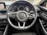 体圧を分散し、長距離でも快適な座り心地を維持してくれます。Pressure-dispersing seats keep long drives very comfortable.