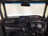 【前方視界】開放的な前方視界!運転がしやすく疲れにくいです♪窓が大きく、見通しがとっても良いおクルマですよ♪