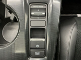 電動パーキングブレーキ、信号待ちや渋滞時などブレーキを踏み続ける場合に比べて足腰の疲労が軽減されるオートブレーキホールド付きです!